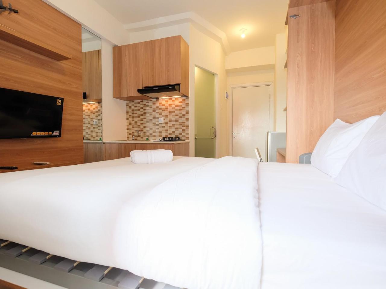 Modern Studio At Green Pramuka City Apartment Near To Shopping Center By Travelio Джакарта Екстер'єр фото