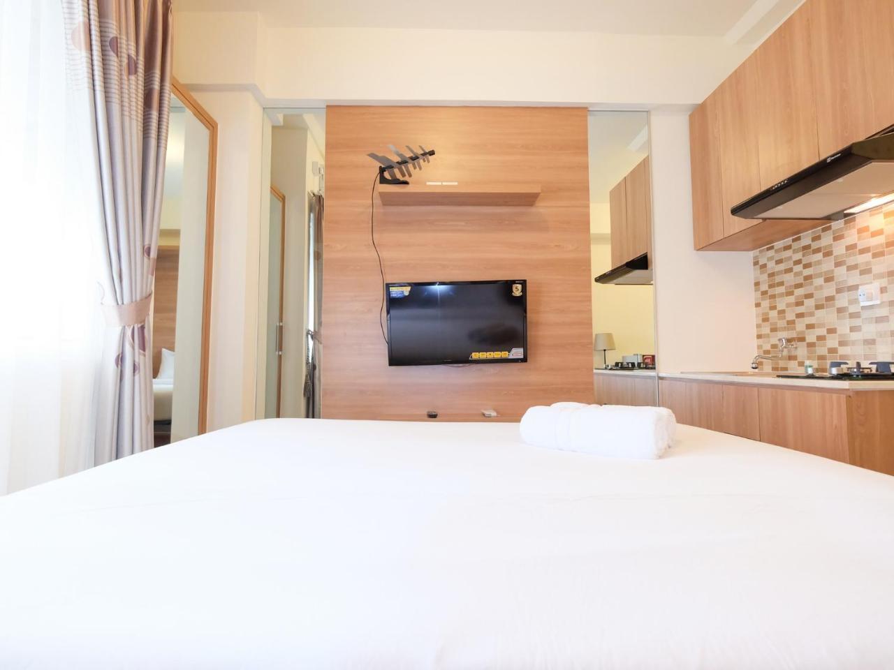 Modern Studio At Green Pramuka City Apartment Near To Shopping Center By Travelio Джакарта Екстер'єр фото