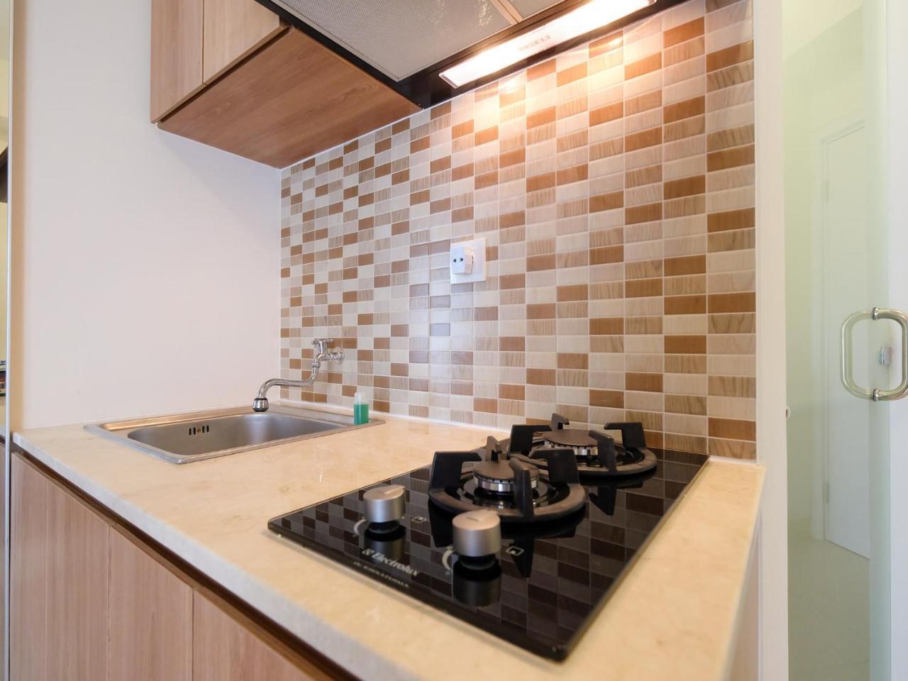 Modern Studio At Green Pramuka City Apartment Near To Shopping Center By Travelio Джакарта Екстер'єр фото