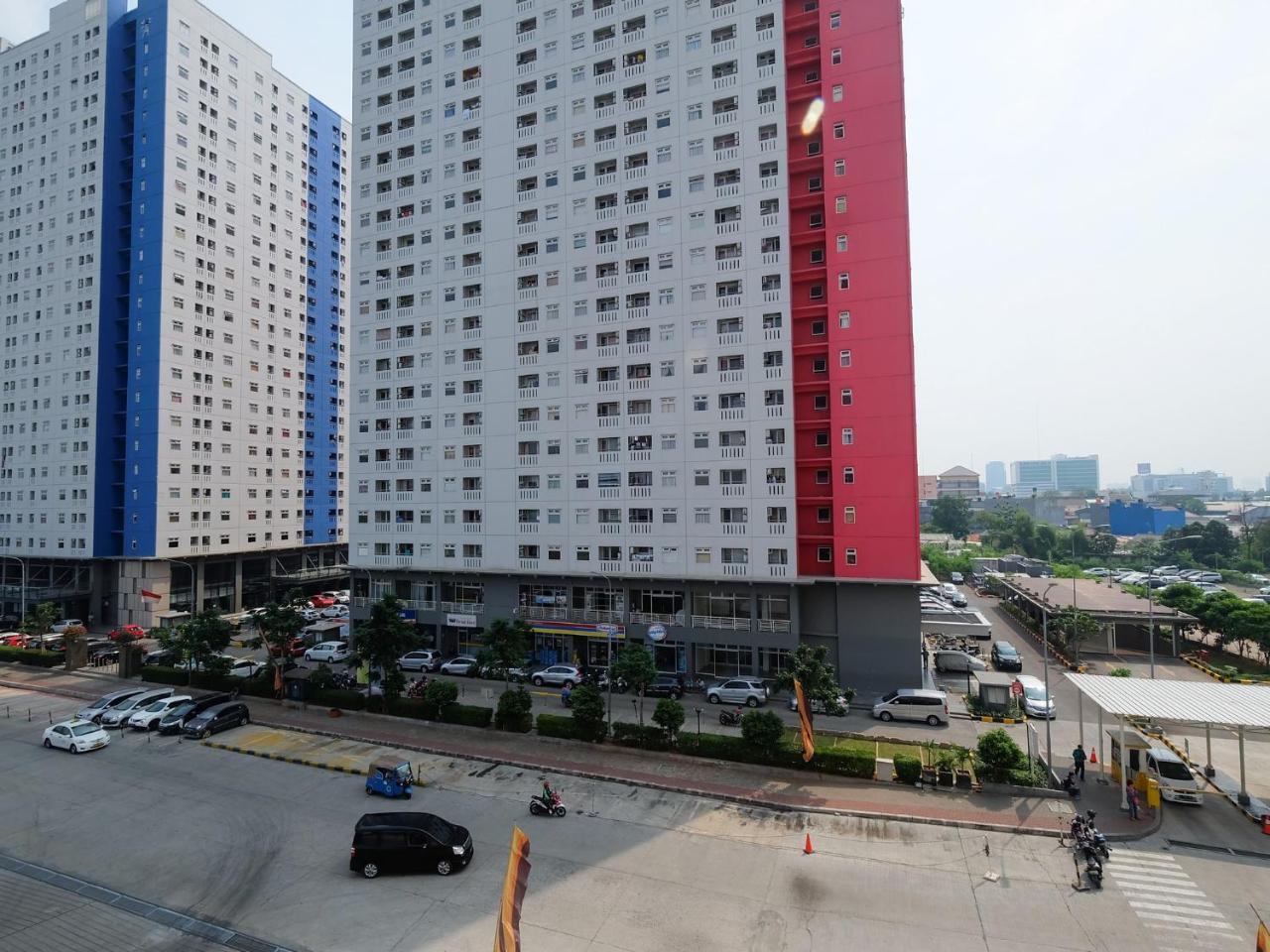 Modern Studio At Green Pramuka City Apartment Near To Shopping Center By Travelio Джакарта Екстер'єр фото